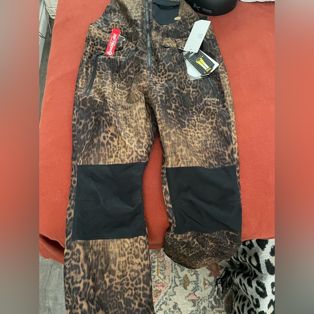 NWT Women’s Snowboarding Bibs